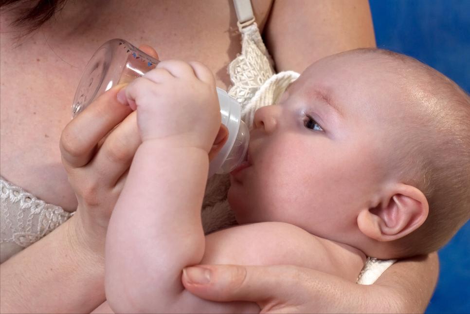 拍奶嗝的正确方法时间,宝宝拍嗝顺奶正确方法