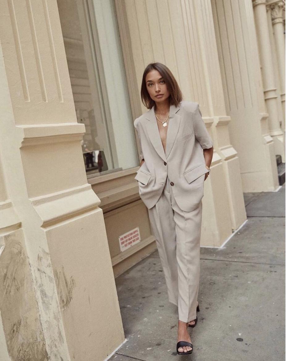 夏季时尚御姐凉鞋穿搭,气质牛皮凉鞋怎么搭配裤子