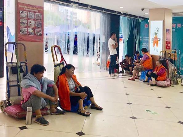 杭州四季青直播带货月入10万,杭州四季青批发女装直播间