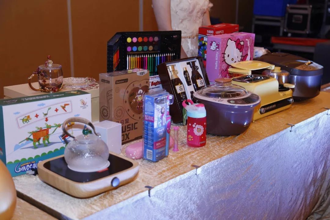 学乐英语亲子嘉年华盛典邀请函，请注意查收