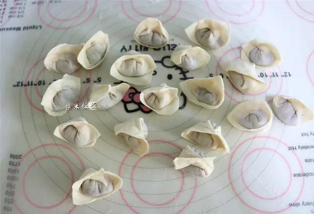 我家馄饨皮从来不买教你秘制做法,买的小馄饨皮怎么包馄饨