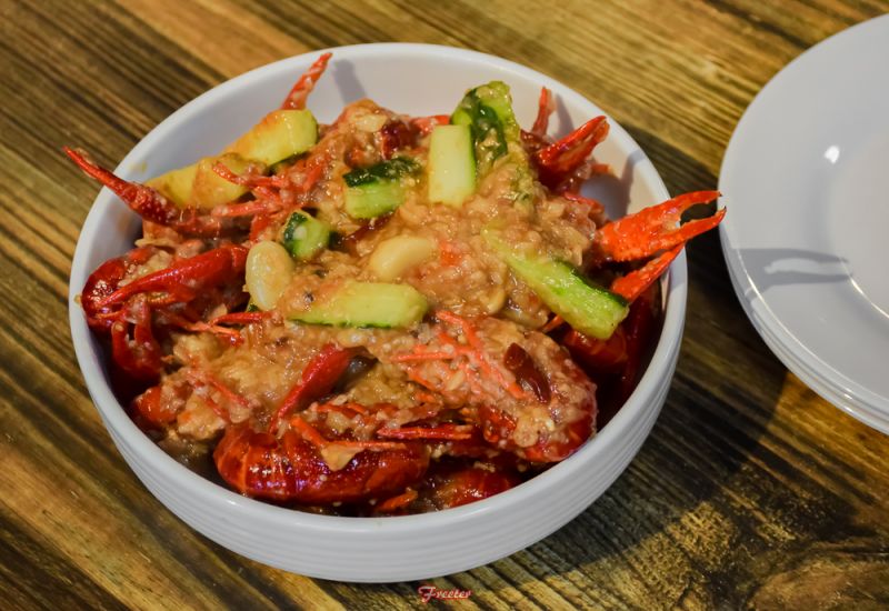 蒜蓉小龙虾肉质q弹吮指美味,充满味蕾的蒜香小龙虾