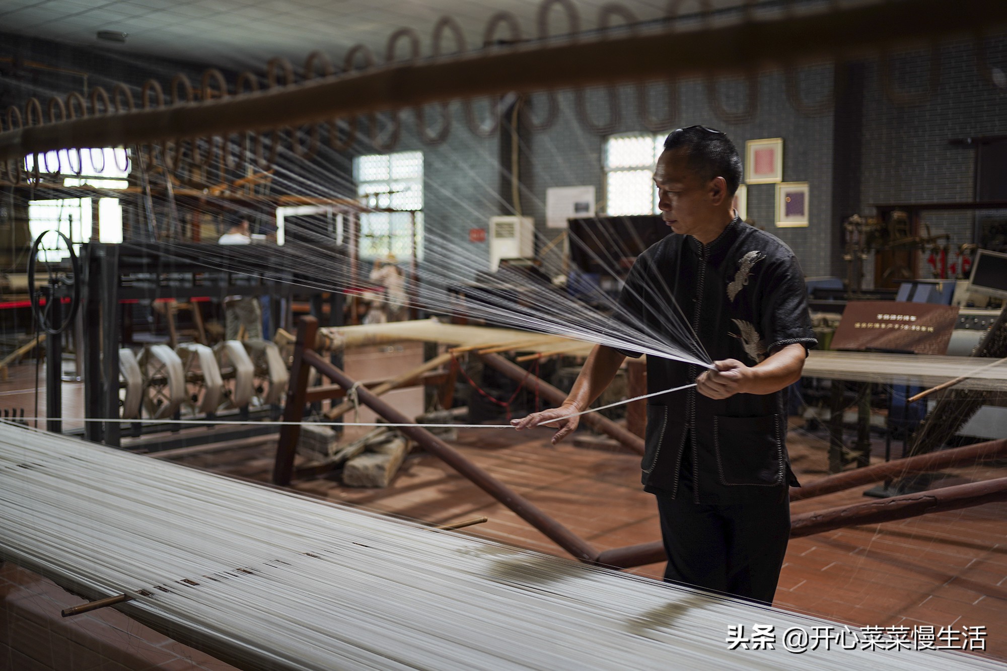 100%的香云纱桑蚕丝套装民国款,穿民国香云纱的女人