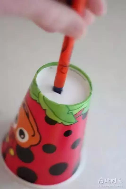 不起眼的纸杯竟然可以玩出这么多花样？！快和宝宝玩起来吧！
