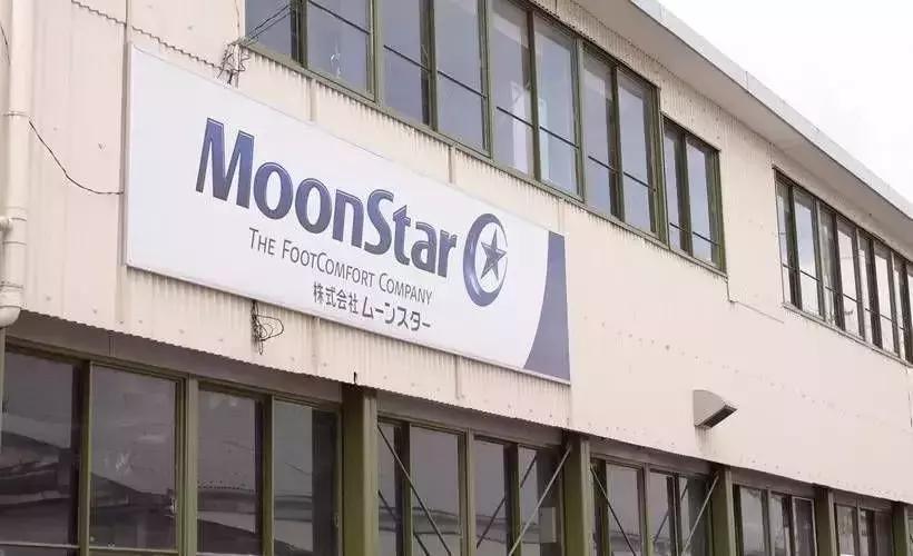 夏天什么裙子配小白鞋,夏天穿裙子可以穿小白鞋吗