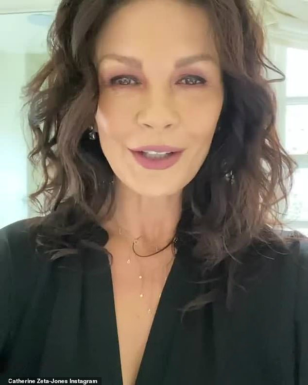 凯瑟琳泽塔琼斯戴帽子造型,凯瑟琳泽塔琼斯受访视频