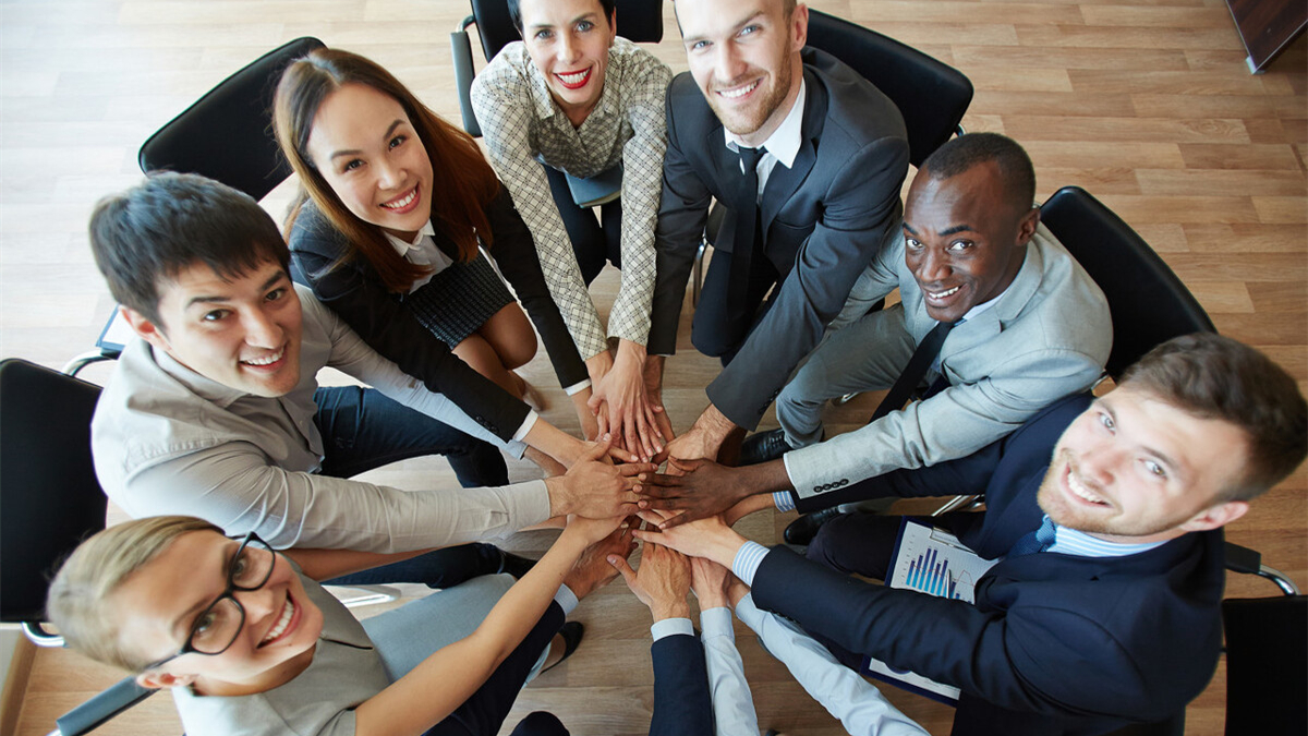 牙科医生工作的行业前景,牙科前台工作容易上手吗