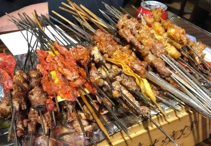 烧烤也能红遍金钻广场一条街,长春烧烤最有特色的烧烤店