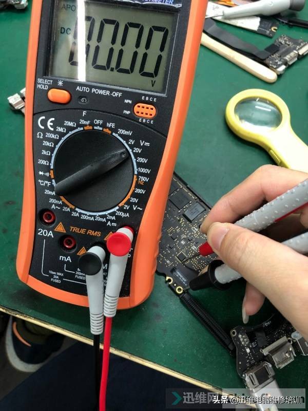 苹果MACBOOKAIRA1465不开机，被通病坑了险翻车，结果太意外