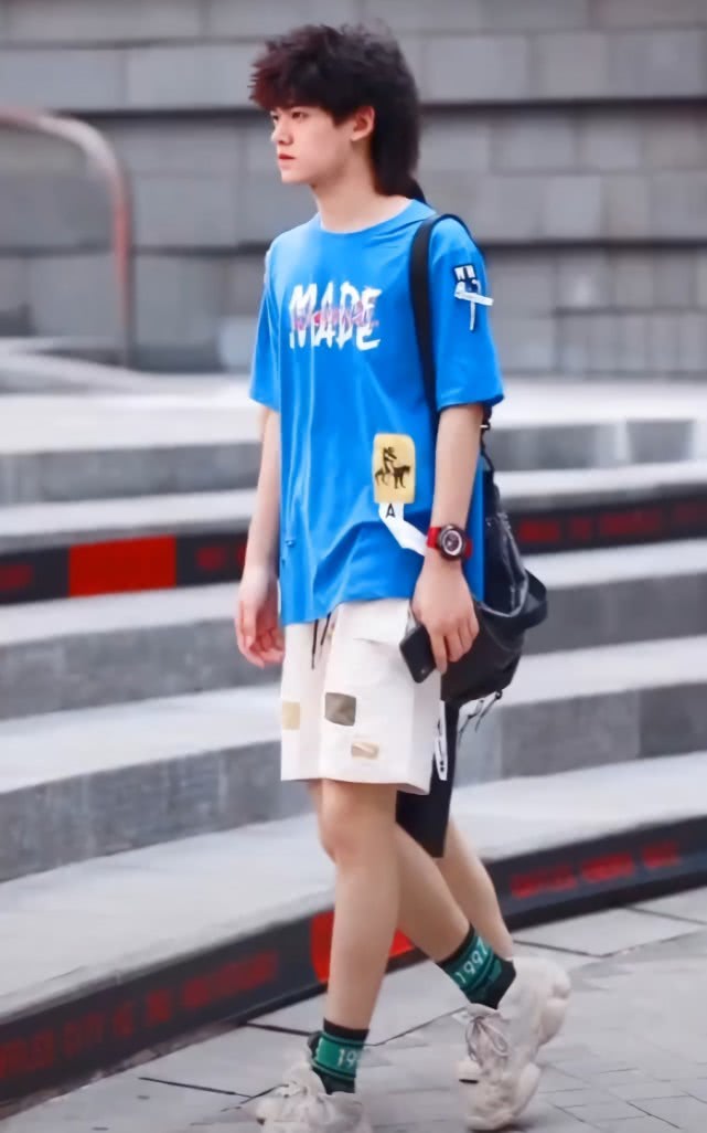 有一种配合叫“你的高帮，我的筒袜”，长度不够袜子来凑，腻甜