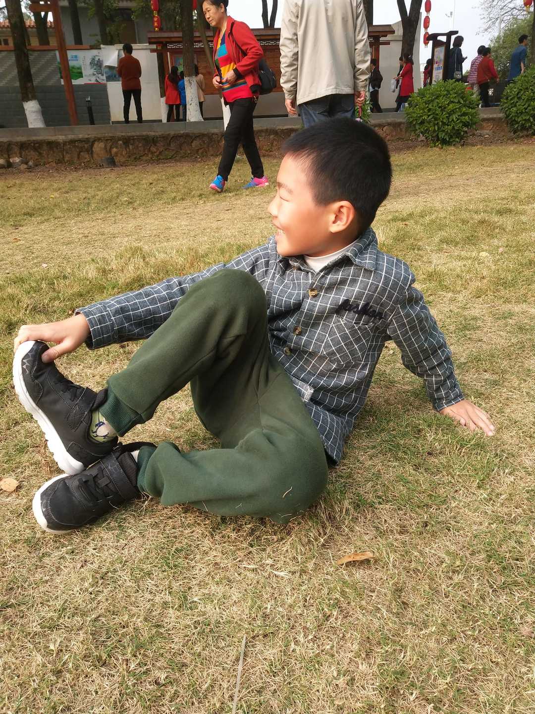 情知不久须相见，一日甚三秋，愁来不自由。‖马坝人遗址公园