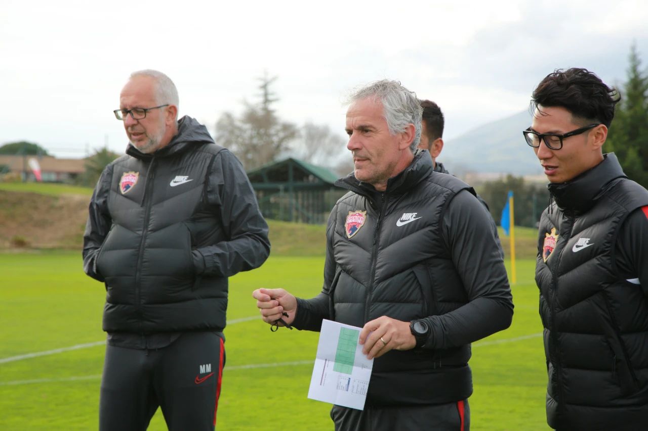 多纳多尼：郜林、王永珀是中国足球史上重要球员希望他们成为榜样