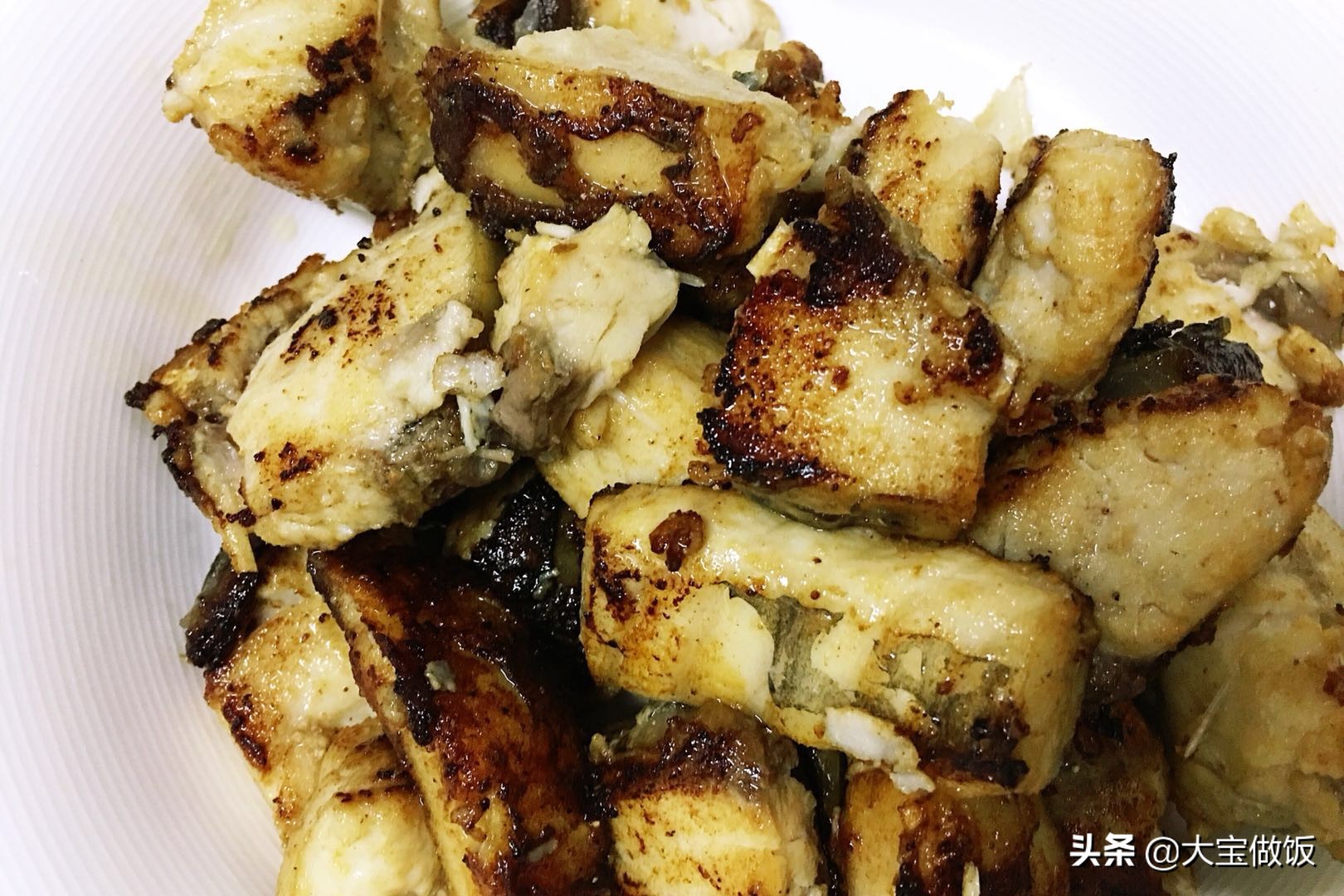 冷冻过的河鱼怎么烧没有土腥味,冰冻鱼怎么煮白汤