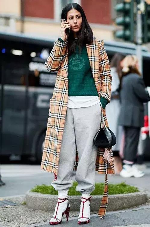 温度低穿的衣服,冬天穿宽松的卫衣怎么搭配