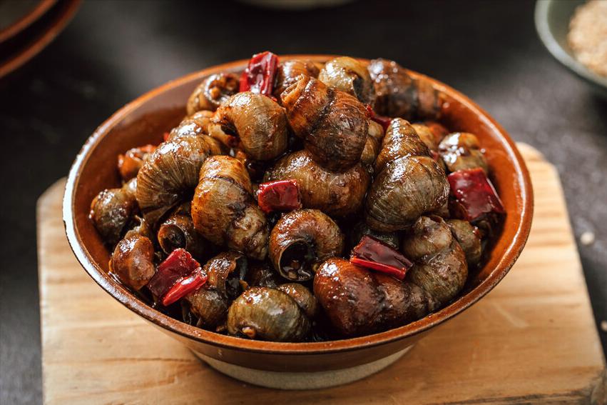 多少盐能清理田螺并保证田螺不死,清洗田螺可以用姜吗