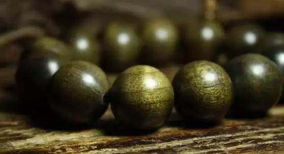 木质手串一般买什么材料的好,手串木质排行榜