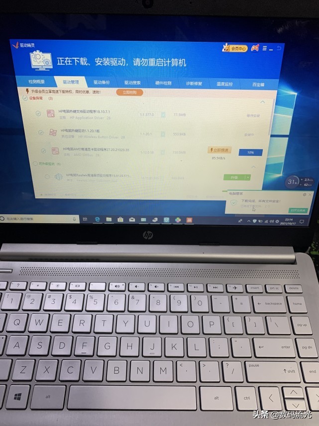 女大学生抱怨电脑系统难装，跑了几家店都没装上，问题出在了哪？