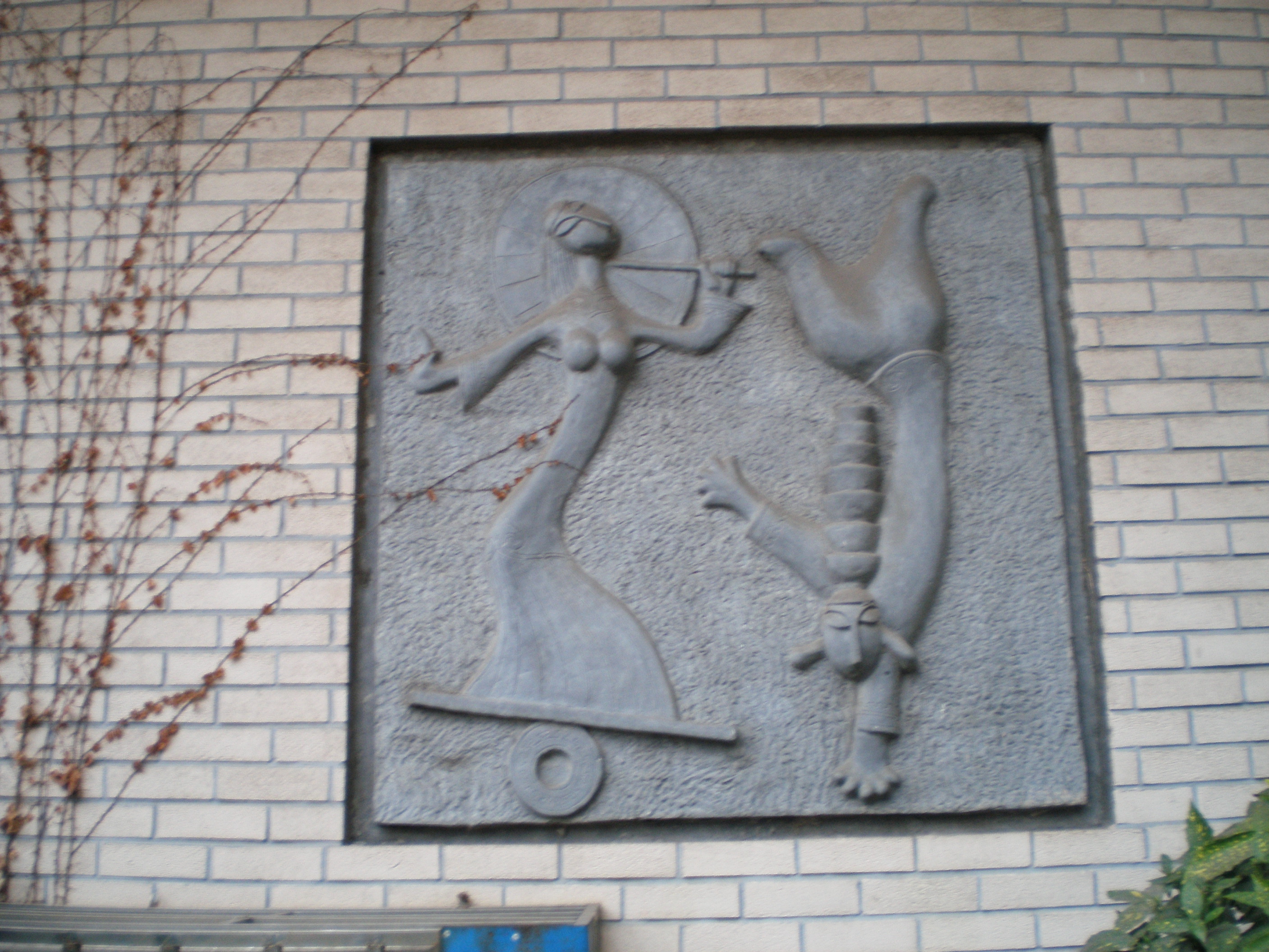 租界公园、跑狗场、卷烟厂，这条马路“活化石”太多