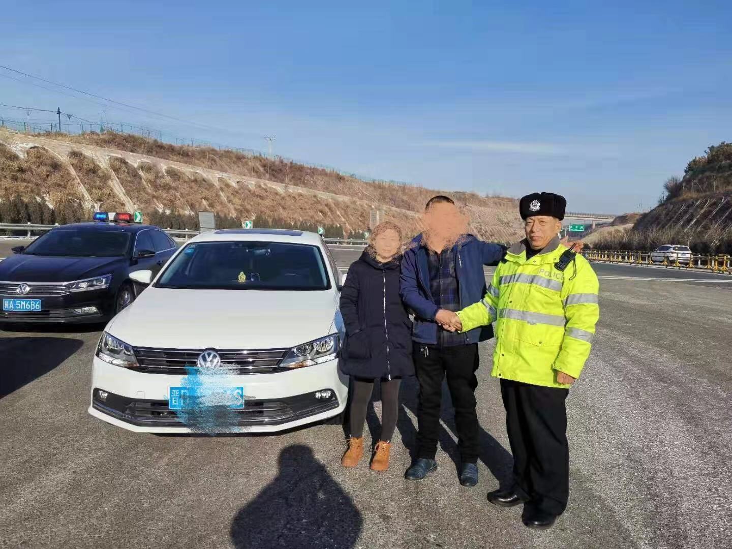 保定一粗心丈夫高速上丢老婆，说好一起回家过年的