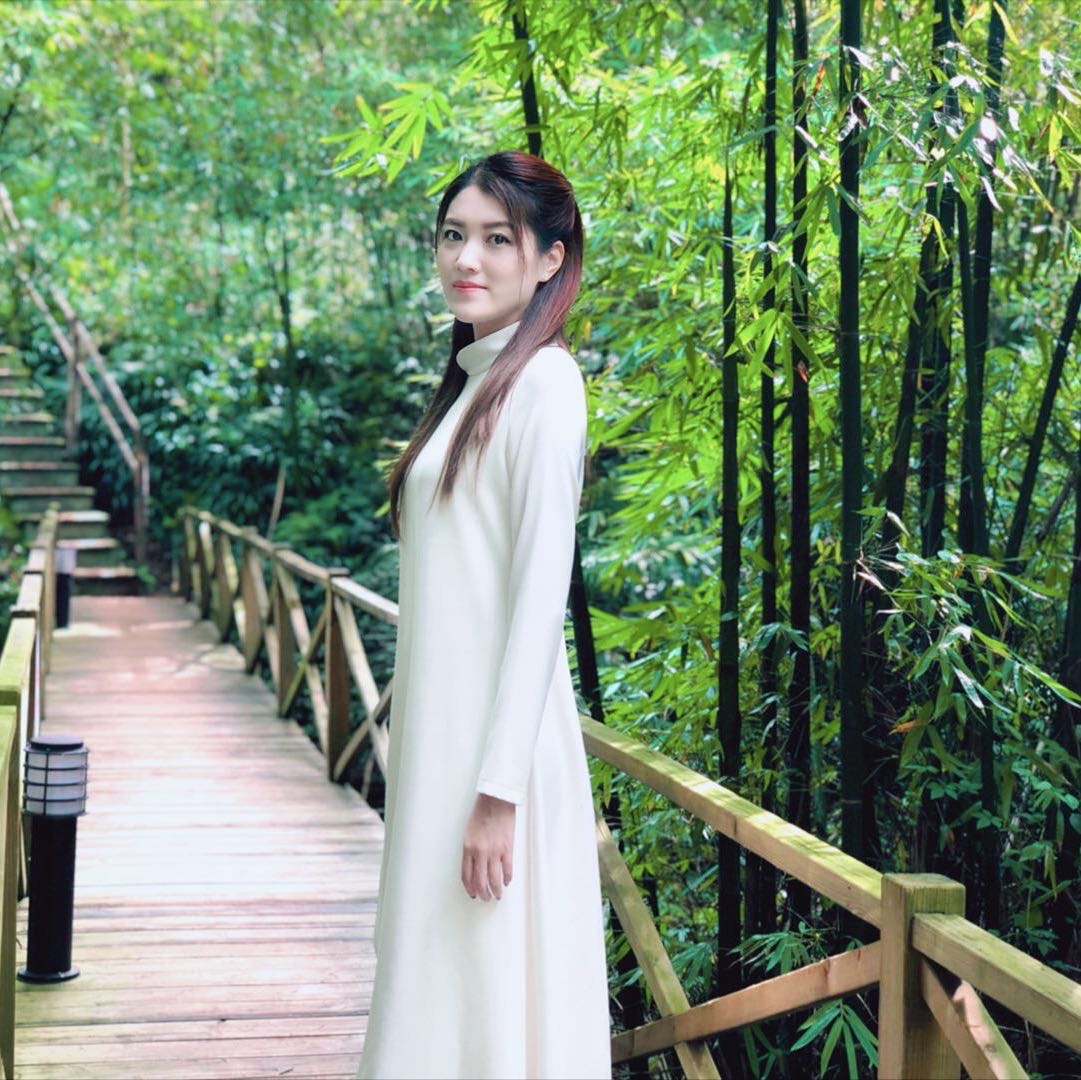 ”90后第一美女总裁“仇丽娜—北方有佳人,绝世而独立