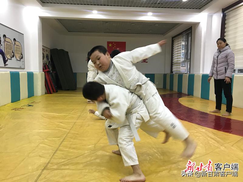 课后延时服务家长更辛苦,课后延时服务增加家长负担