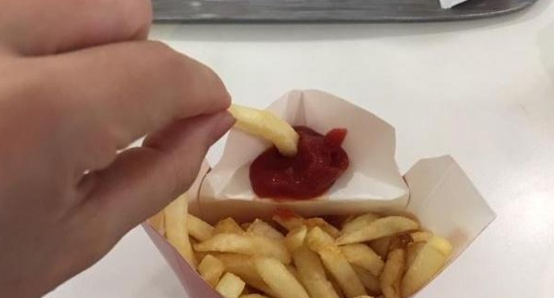 肯德基番茄酱挤在纸上,吃肯德基可以再要番茄酱吗