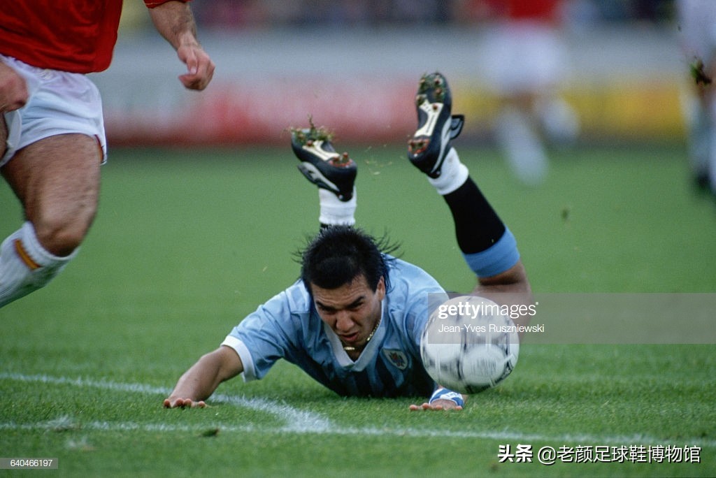 苏牙为什么没上乌拉圭大名单,卡瓦尼上海申花