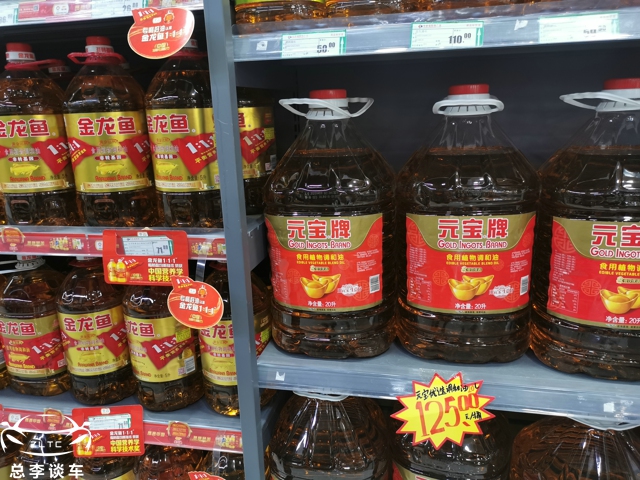 金龙鱼幕后的大老板，身家800多亿，买车只买低配