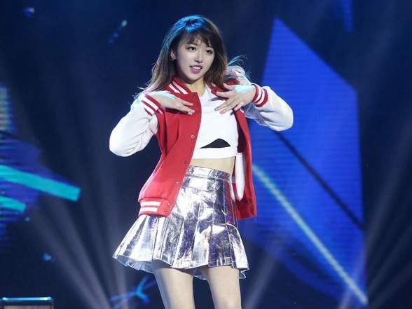 青春有你2总决赛刘雨昕断层出道,青春有你2总决赛舞台刘雨昕