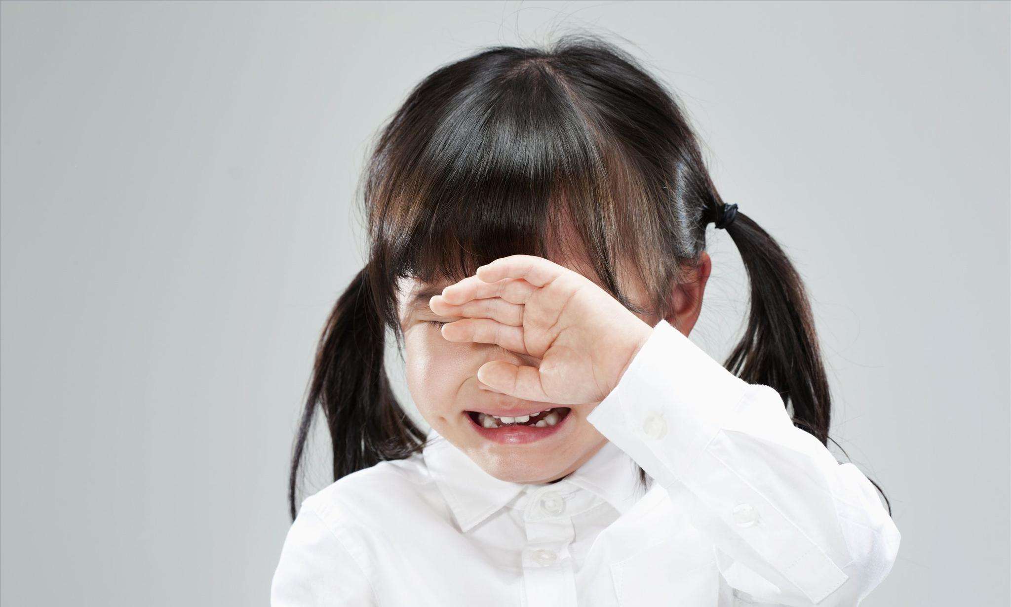 带孩子参加葬礼好吗,大人参加葬礼回家小孩哭闹