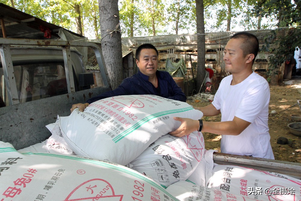 我18岁开始喂兔，20年没赚钱；只因遇到他，让我盖楼房买新车