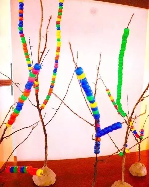 幼儿园用干树枝做成的手工,树枝创意100种手工画幼儿园