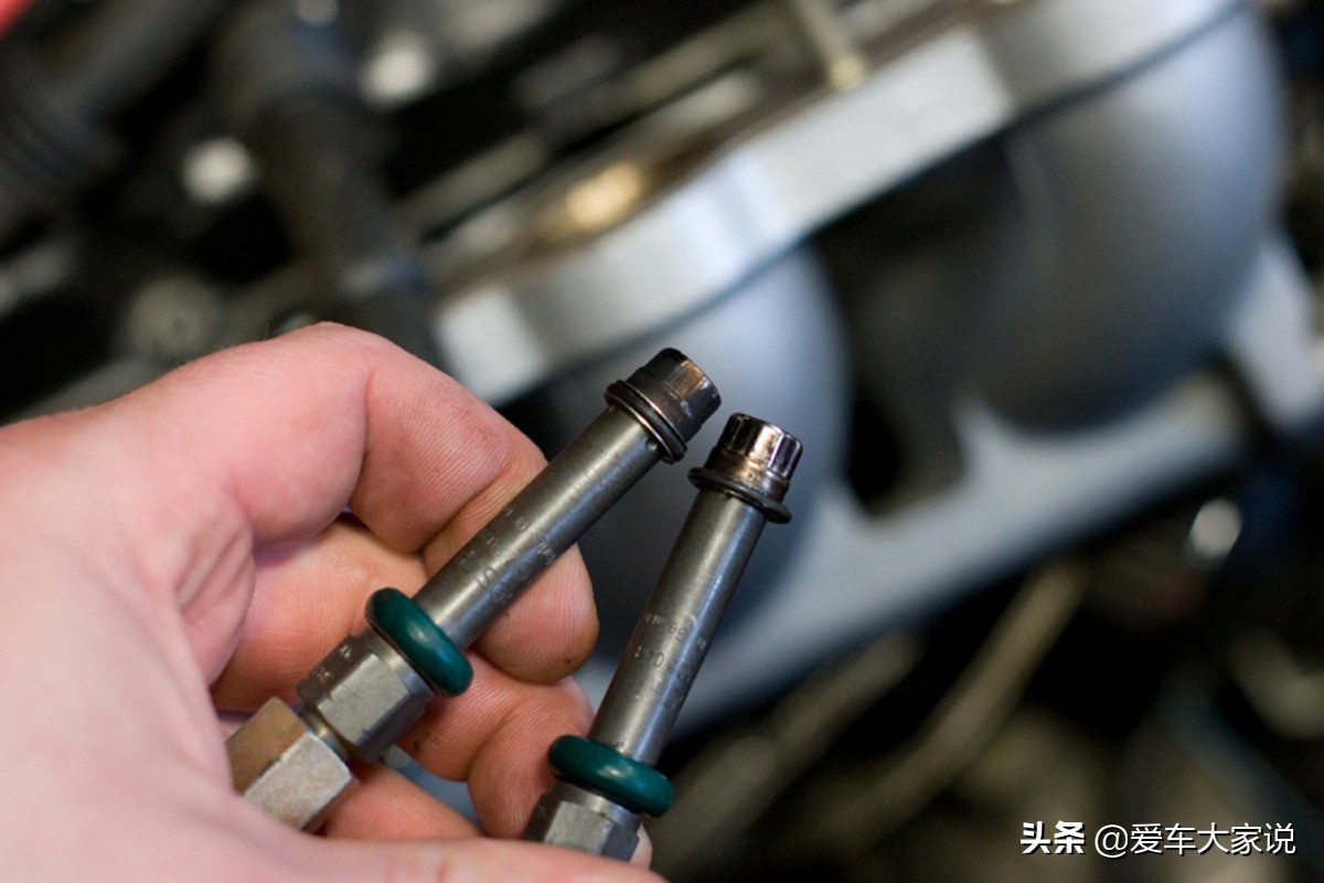 汽车放着不开多久发动一次,汽车长时间不开怠速启动多久合适