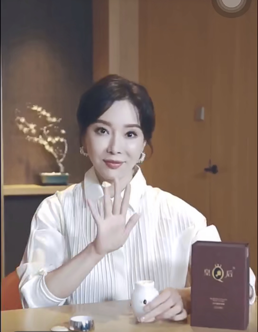 哪款面霜搭配有抗老提亮功效,可以提亮肤色紧致皮肤的面霜