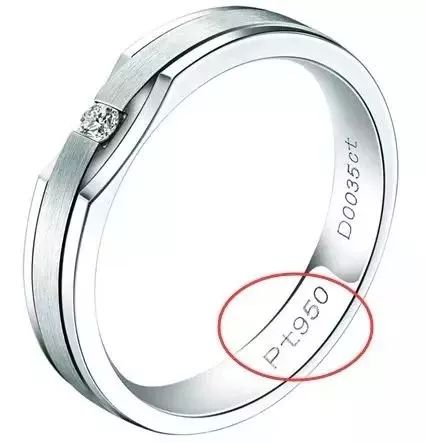 彩金戴在白衣服上会掉色什么原因,彩金戴时间长了会难看吗