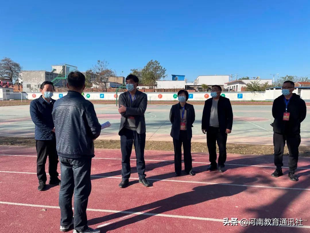 安阳市文峰区政协主席张卫东一行到宝莲寺学校调研指导工作