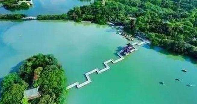 惠州宝藏级的度假村，水墨宋朝园林，乘船入住，瀑布，稻田，泳池