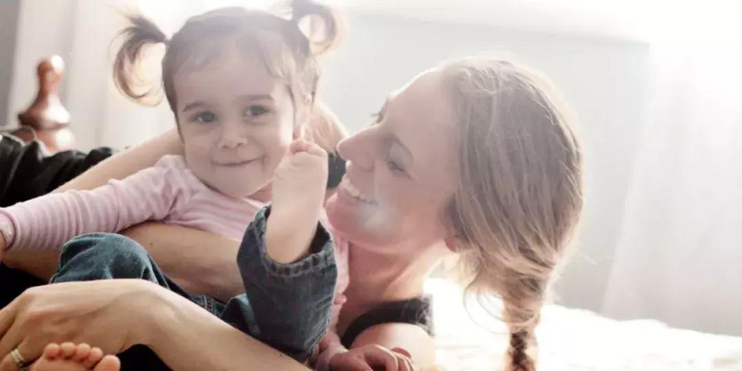 孩子不愿意自己穿衣服怎么教育,小孩在家不肯穿衣服