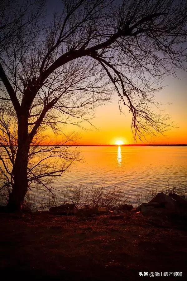 天边飘过故乡的云下句诗词,天边飘过故乡的云女声完整