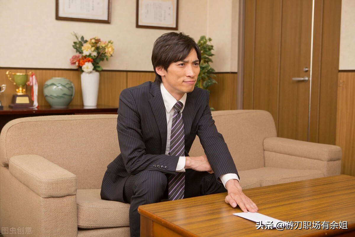 辞职信范文简短高情商,催人泪下的辞职信模板