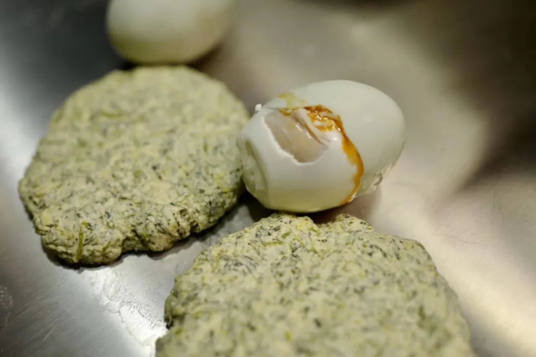 万人定闹钟早起云约早饭，为了去世界各地摆摊卖小吃做准备