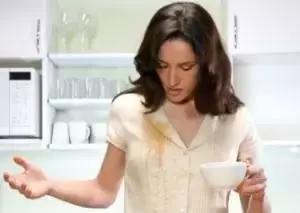 果汁饮料到衣服上怎么清洗,衣服上有果汁饮料的污渍怎么洗掉