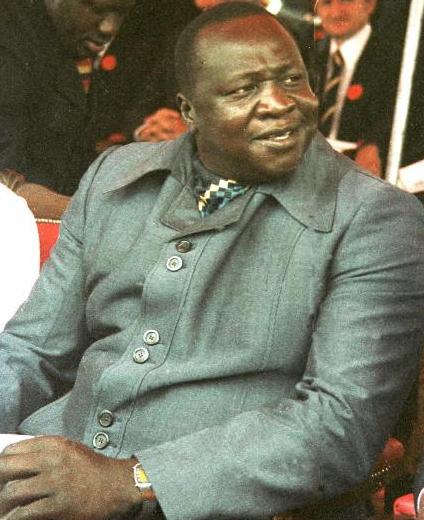 “非洲魔王”阿明：拿人肉喂鳄鱼，*戏调**英国女王把*裤内**送给自己