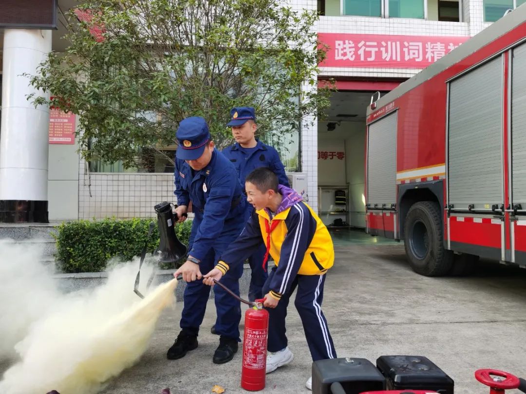 乘风破浪，逐梦而行——新县城关二小叶继昌校长2021元旦致辞