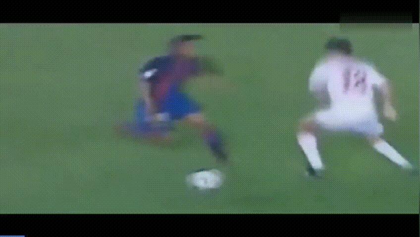 小罗足球精灵魔法时刻,小罗极致过人节奏球感