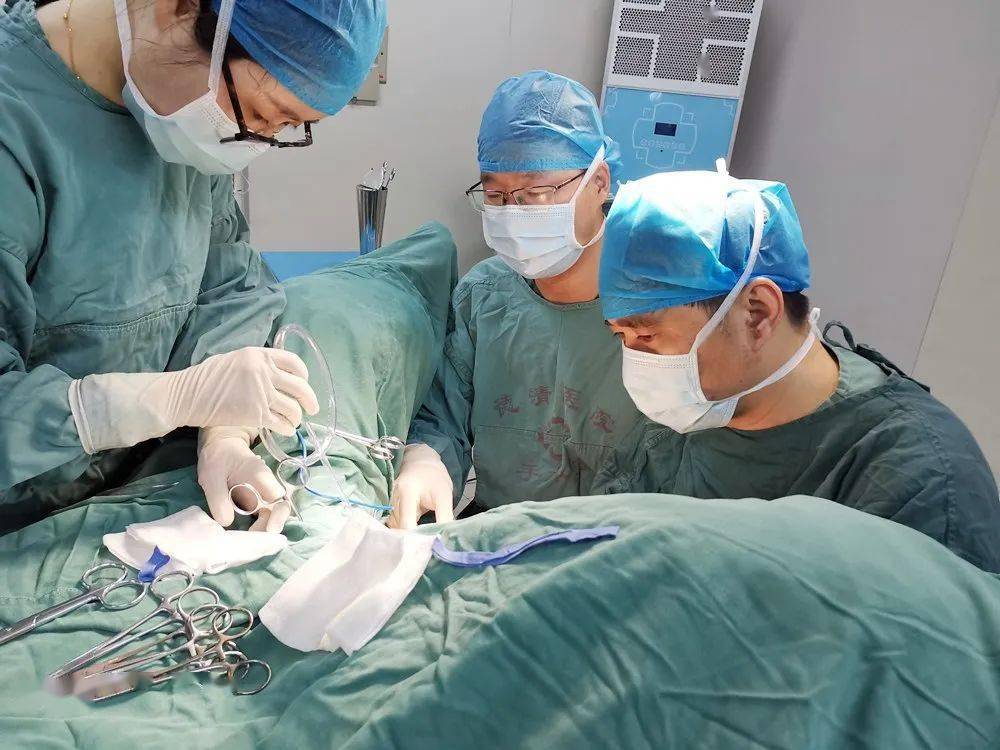 女性老了之后子宫会从哪里掉出来,女人老了子宫会掉出来吗