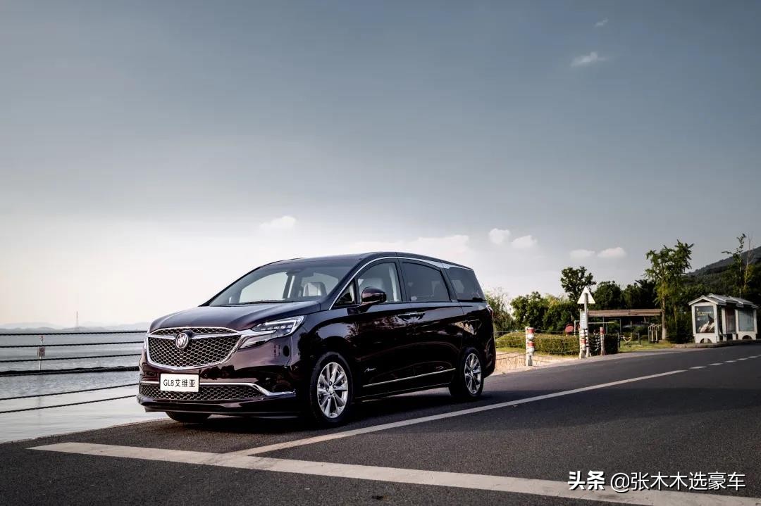 开别克gl8商务车四座版的视频,别克gl8商务车公路舱试驾完整版