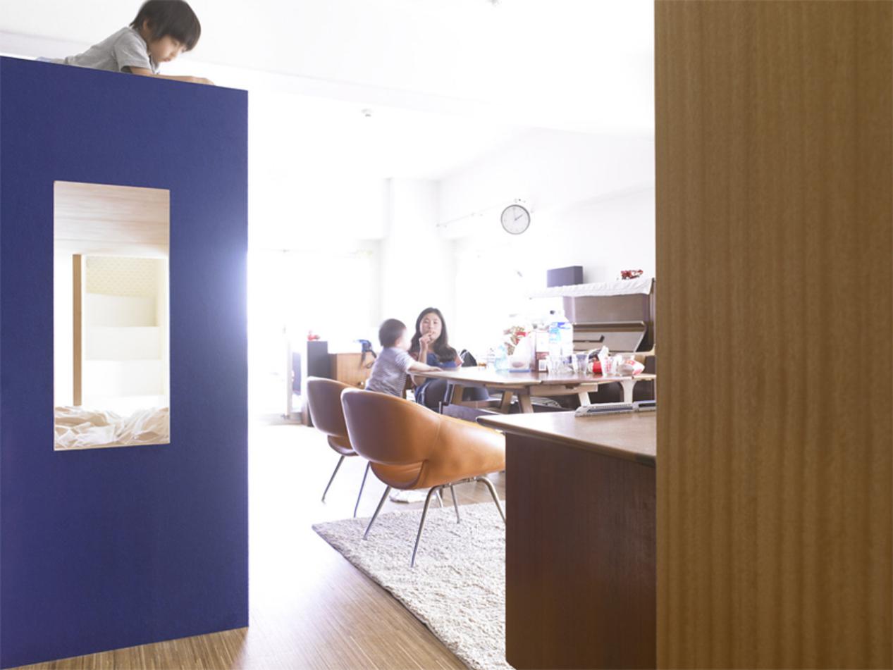 71平房子住6口人,4个孩子每人房间仅2㎡爬着进去,像睡在壁橱里