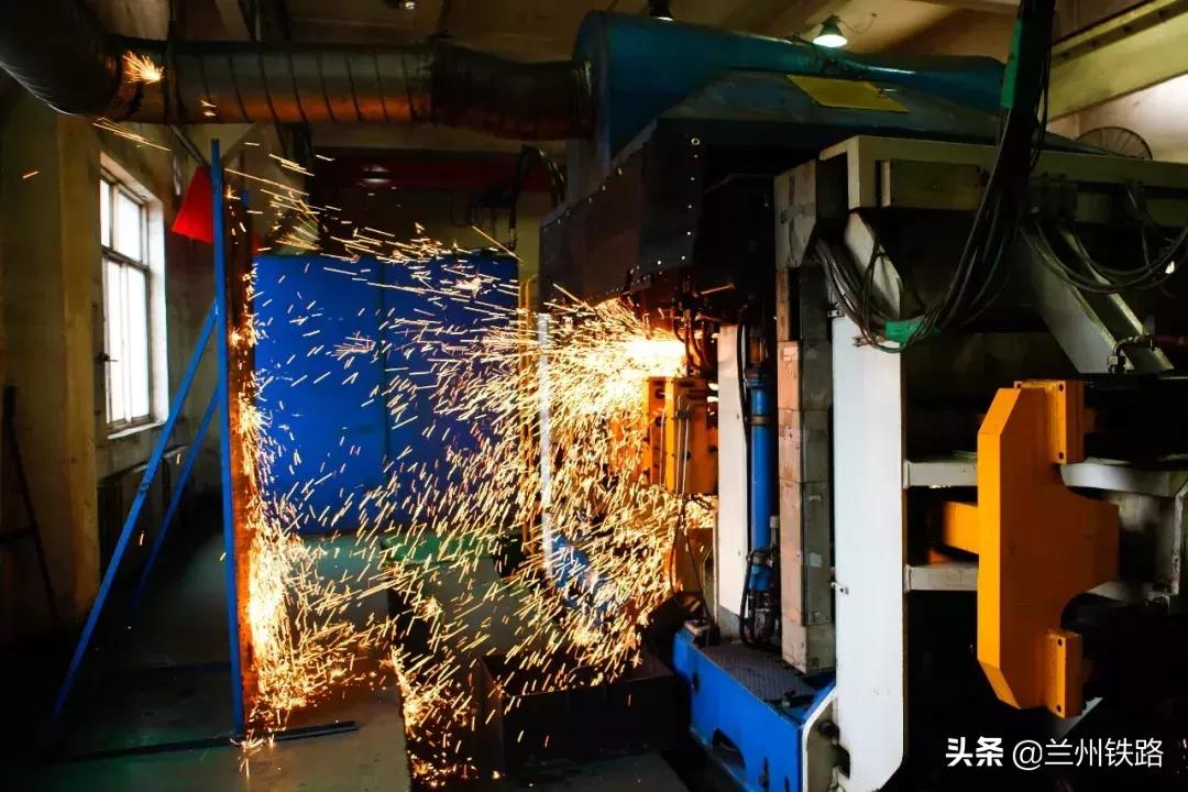 现在的火车没有哐当哐当声音,为什么现在火车跑起来没有哐当声