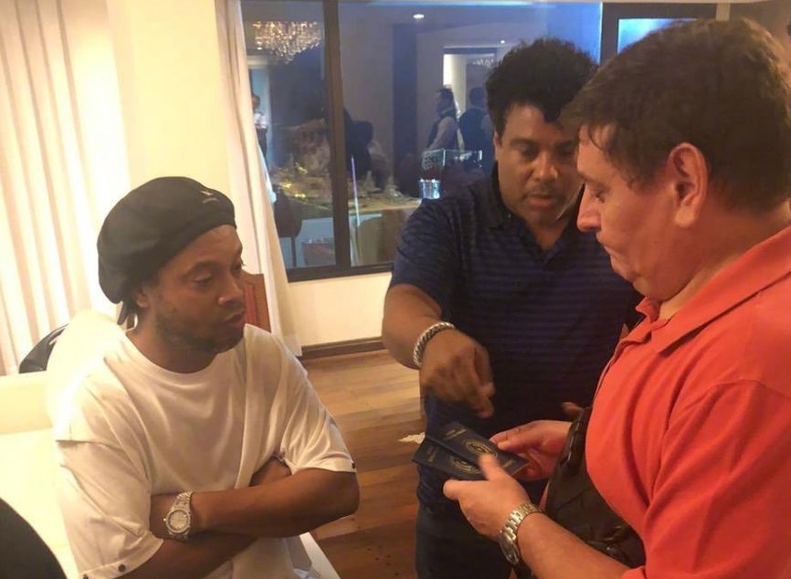 小罗监狱杯赛夺冠奖励,足球精灵小罗的精彩集锦